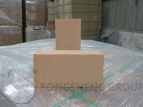 Lightweight clay insulation brick