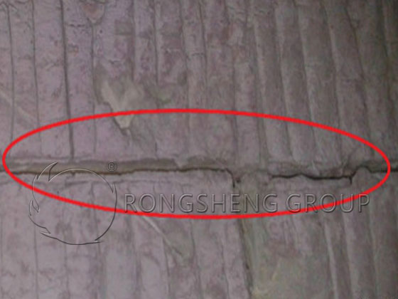 Gaps resulting from shrinkage at the compensation blanket